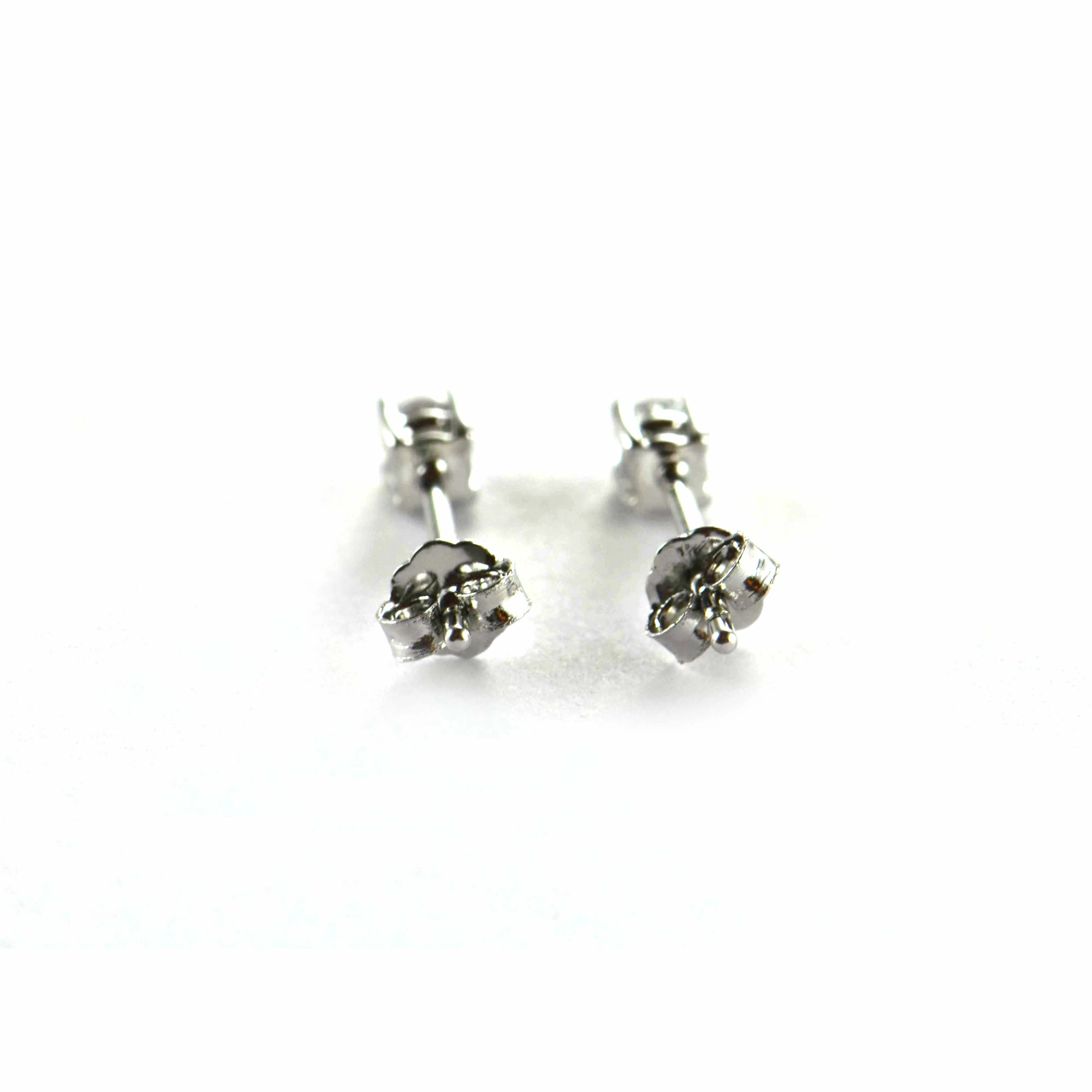 4 claws silver studs earring with 2mm CZ
