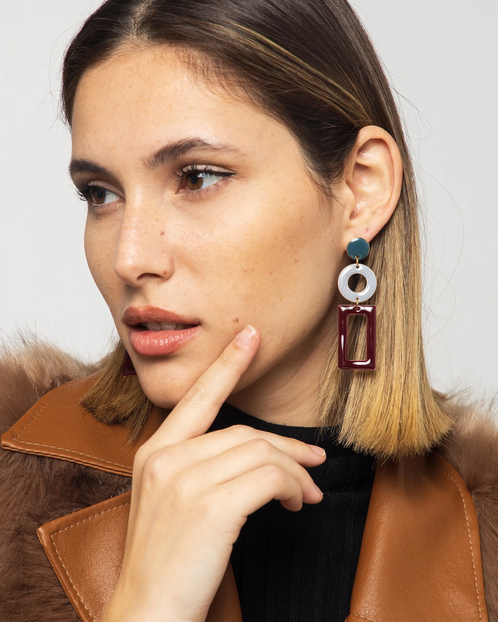 ACRYLIC DROP RECTANGLE EARRINGS 2042 - حلق