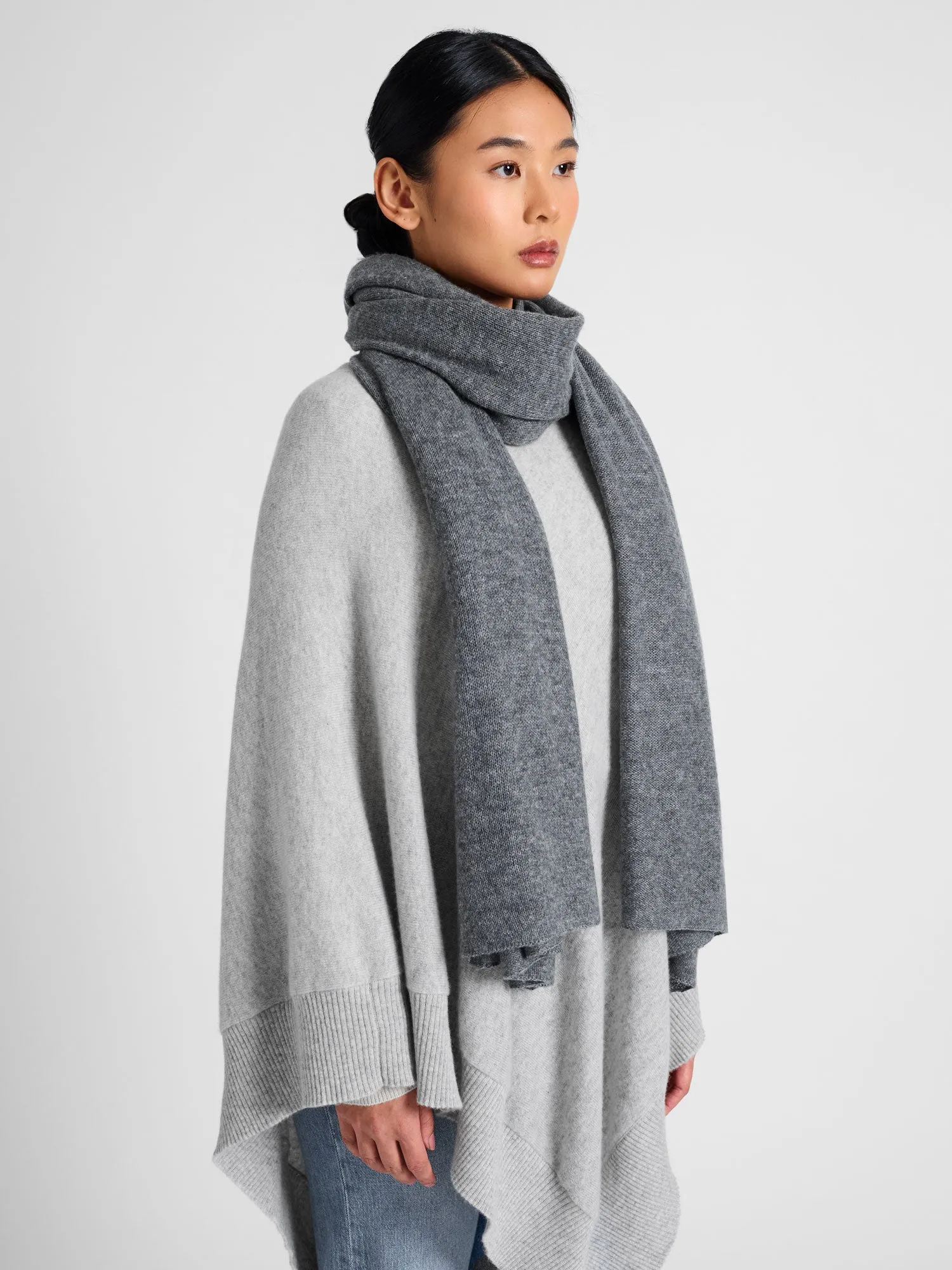 Airy cashmere scarf "Flow" - dark grey