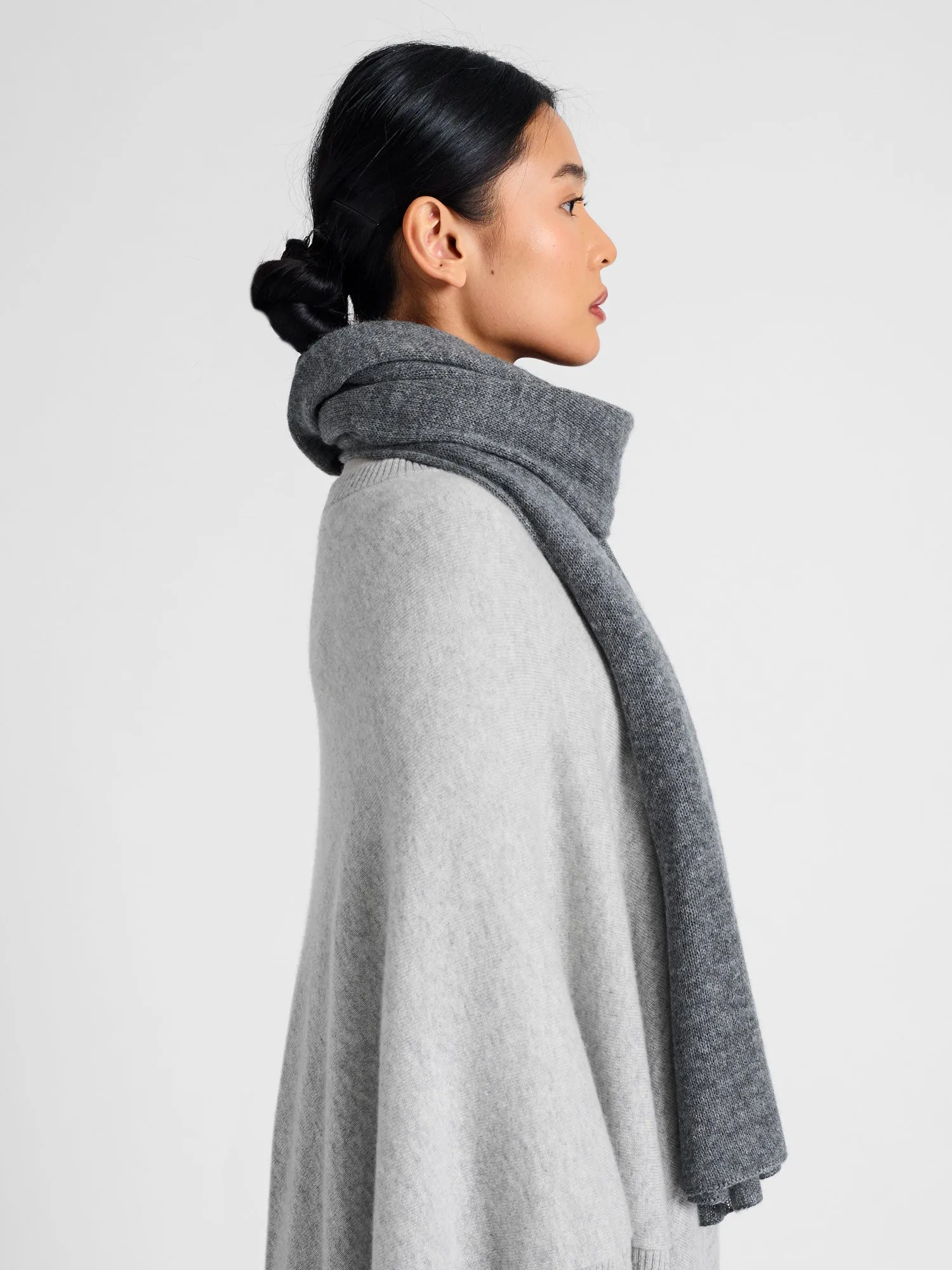 Airy cashmere scarf "Flow" - dark grey