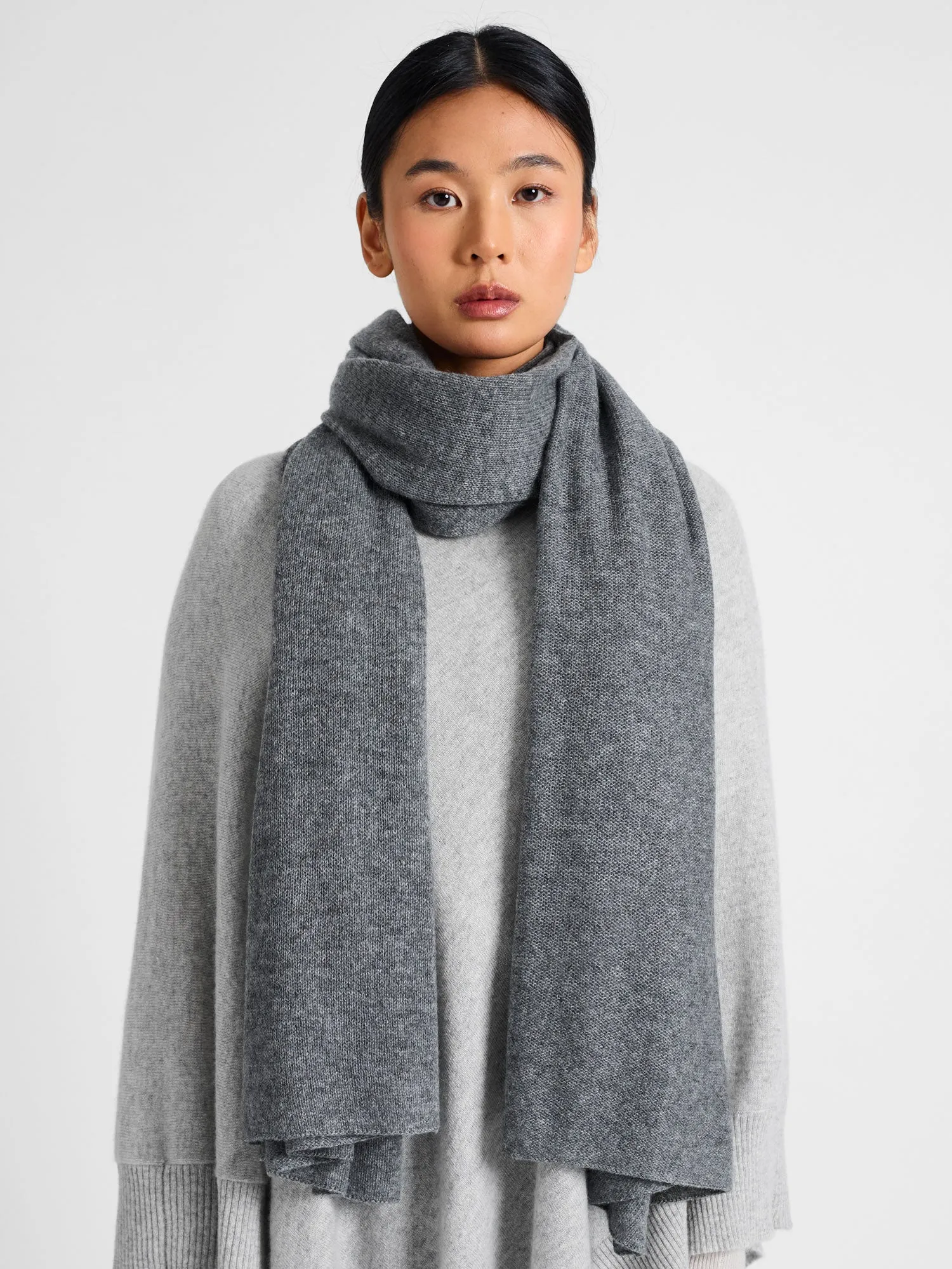 Airy cashmere scarf "Flow" - dark grey