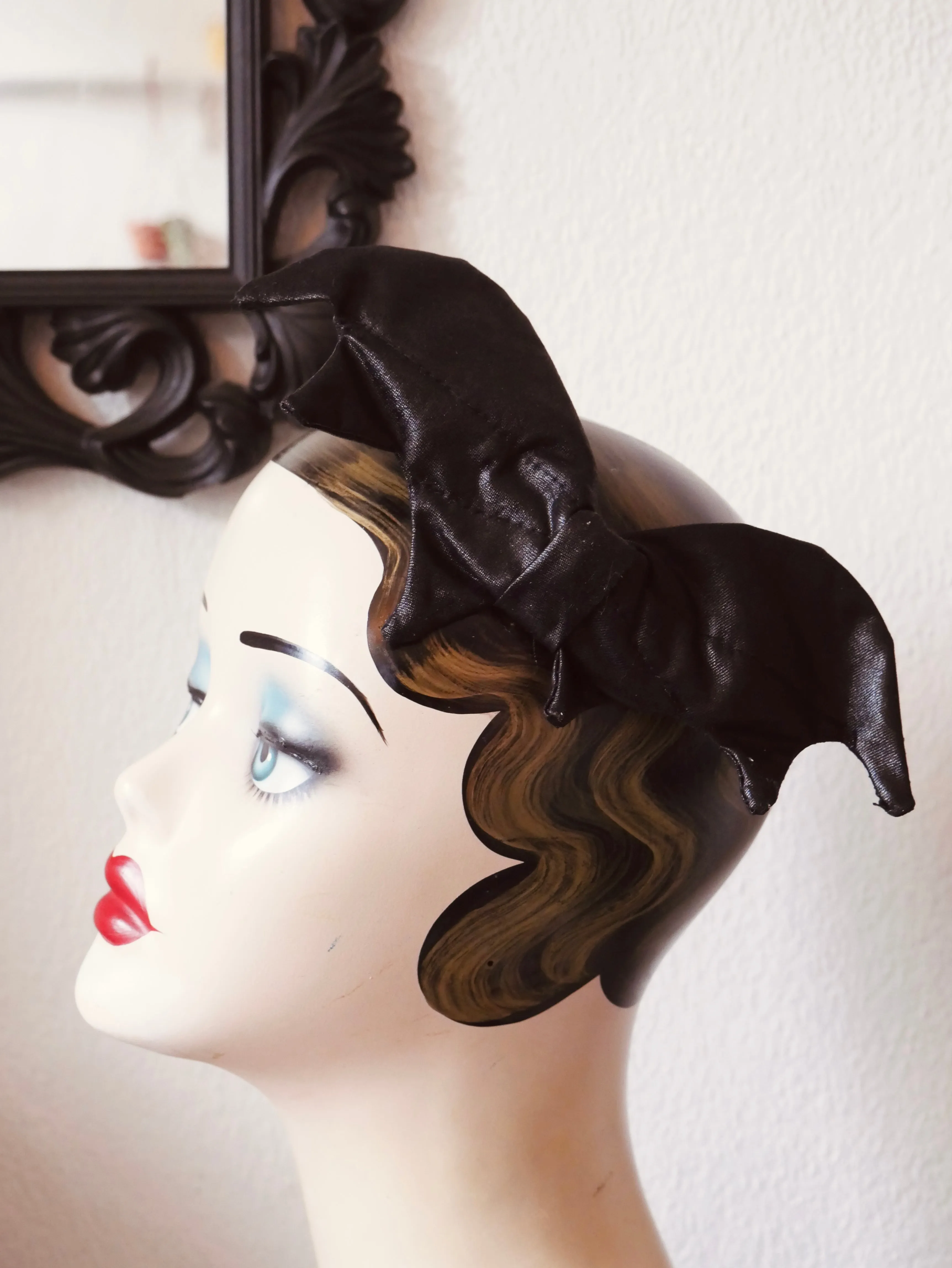 BAT BOW in Black Faux Leather