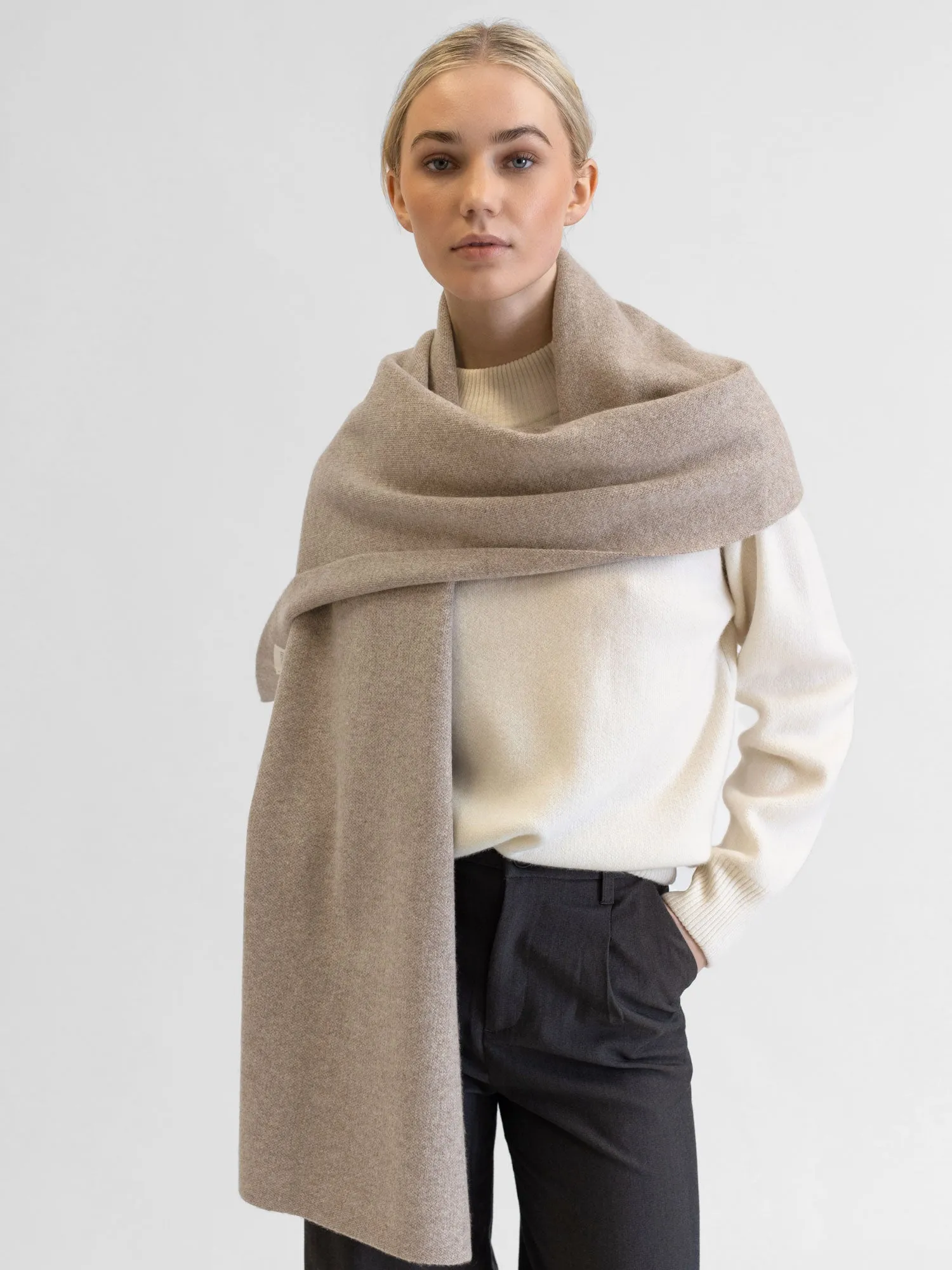 Cashmere scarf "Nobel" - toast