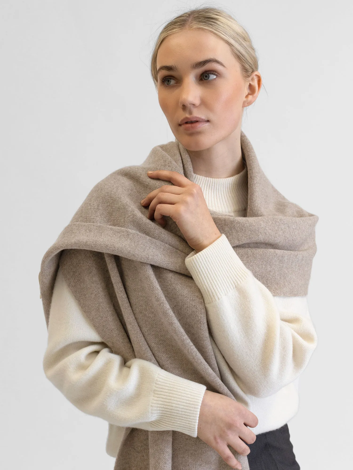 Cashmere scarf "Nobel" - toast