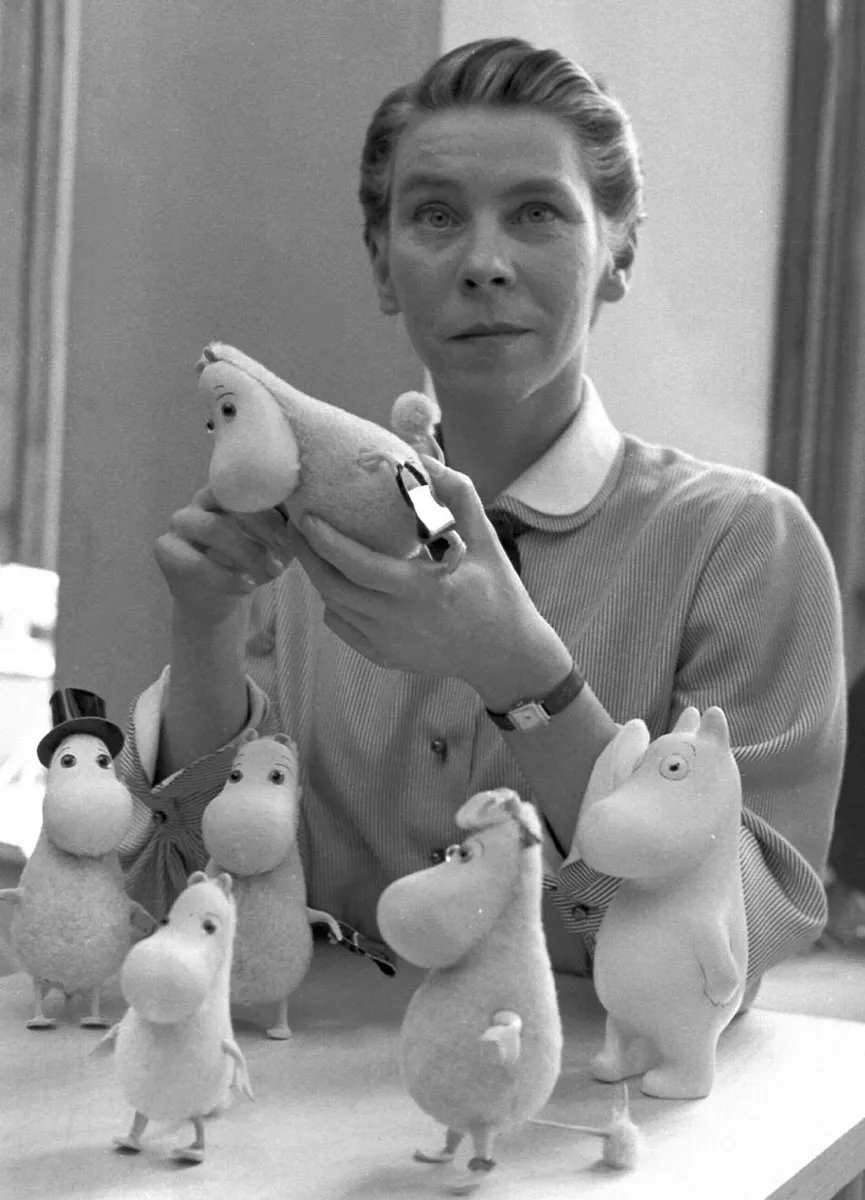 Cufflinks | Moomin  | Gold Plated | Dancing Moomintroll | Black