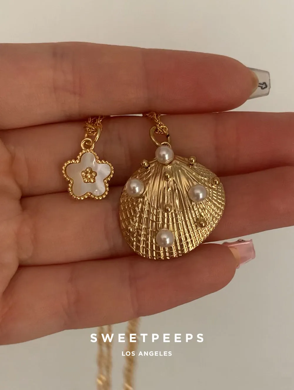Dainty Shell Flower Necklace