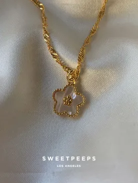 Dainty Shell Flower Necklace