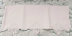 *EXQUISITE VINTAGE HEIRLOOM CROCHETED BY HAND LACE SCALLOPED DIAMONDS PILLOW CASE - 1 INDIVIDUAL PILLOW CASE